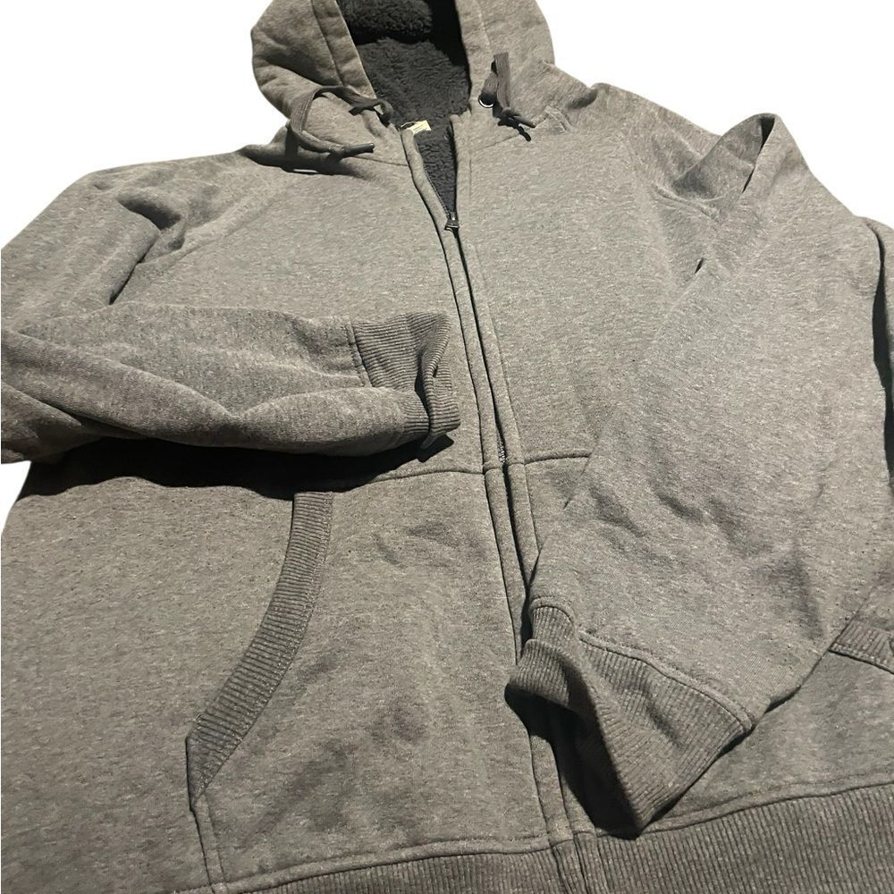 Wilson size XL Gray Men's Hoodie Sweater fleece lining great condition